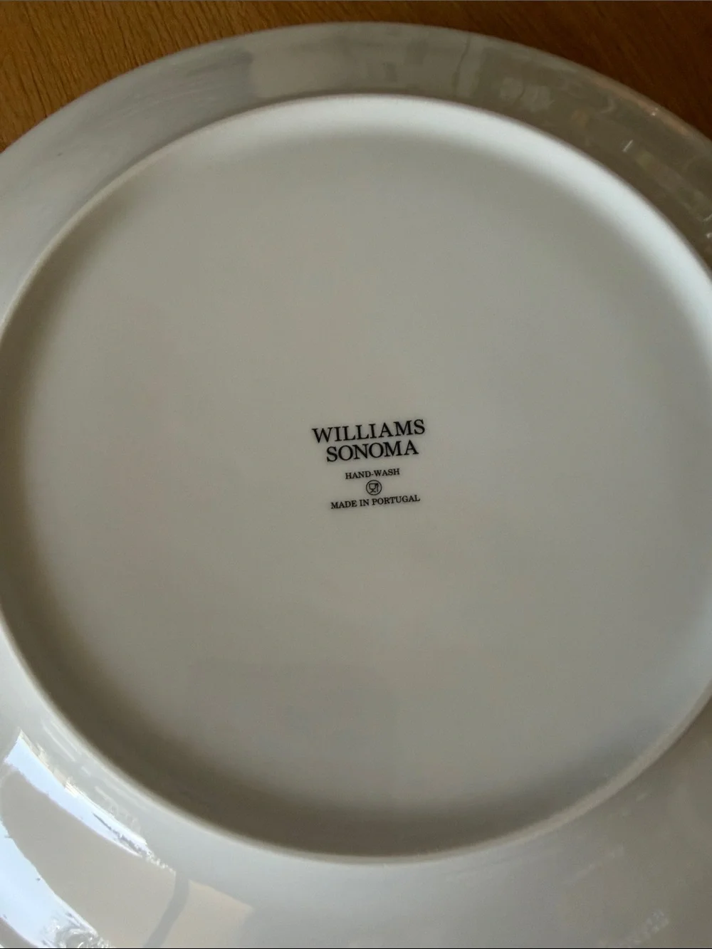 Set of 4 Elegant White and Gold Decorative Dinner Plates from Williams Sonoma